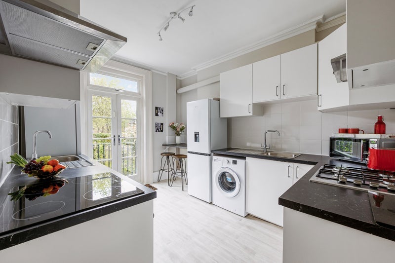 Room Westminster Road in Greater London