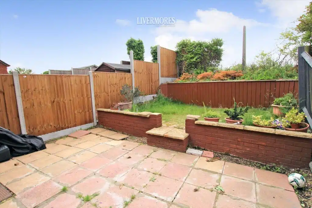 House Shearwood Crescent in Greater London