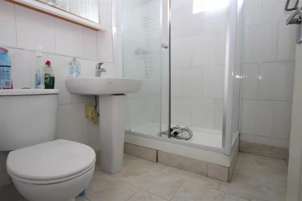 House Shearwood Crescent in Greater London