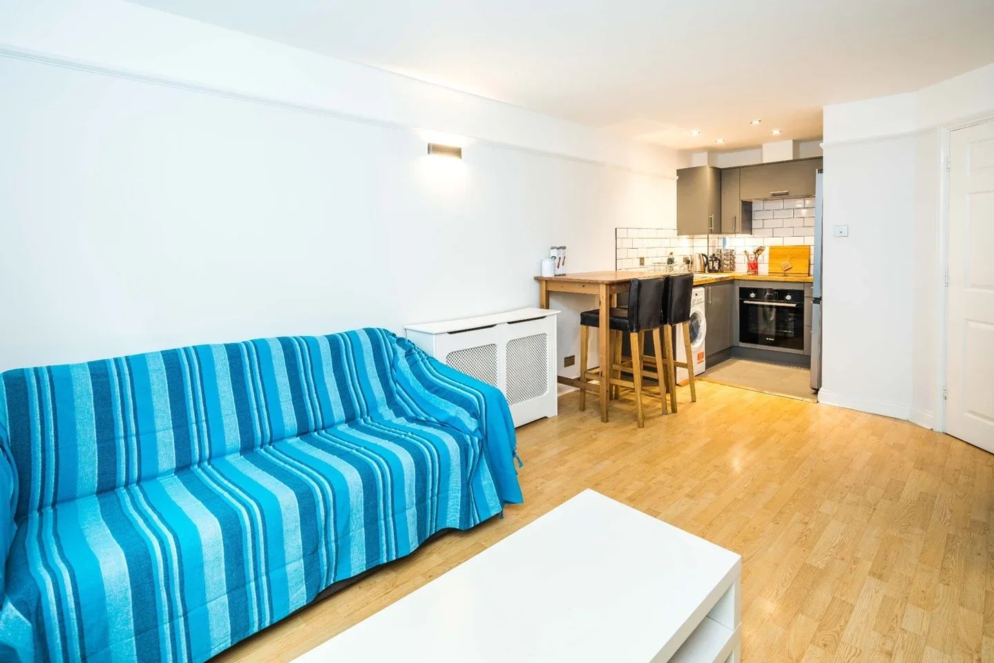 Flat Cleveland Grove in Greater London