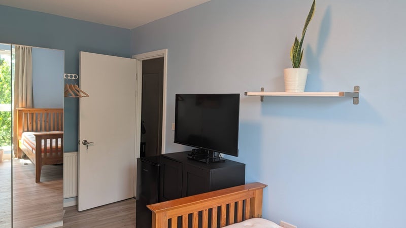 Room Ryan Close in Greater London