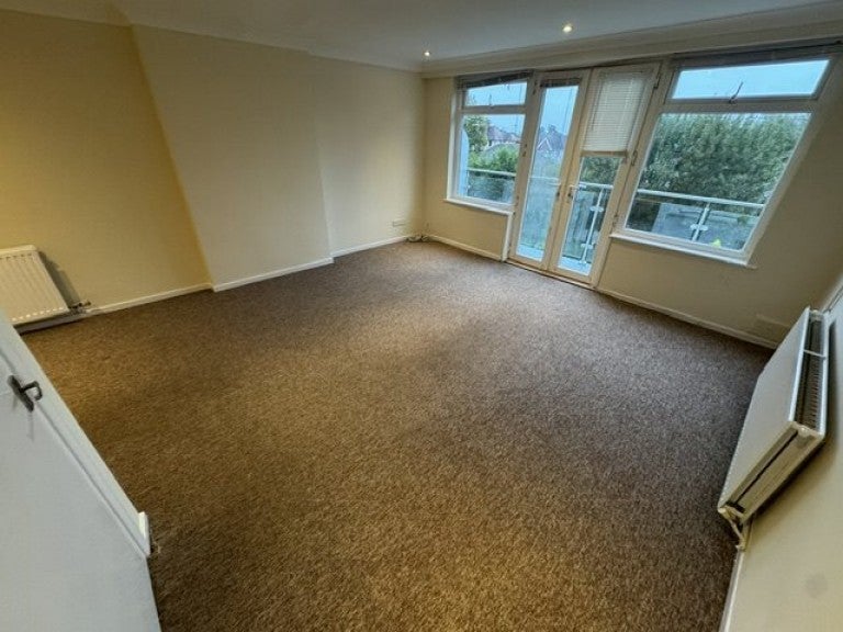 Flat Eversley Road in Swansea
