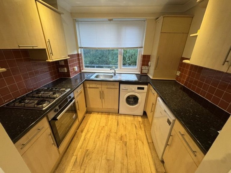 Flat Eversley Road in Swansea