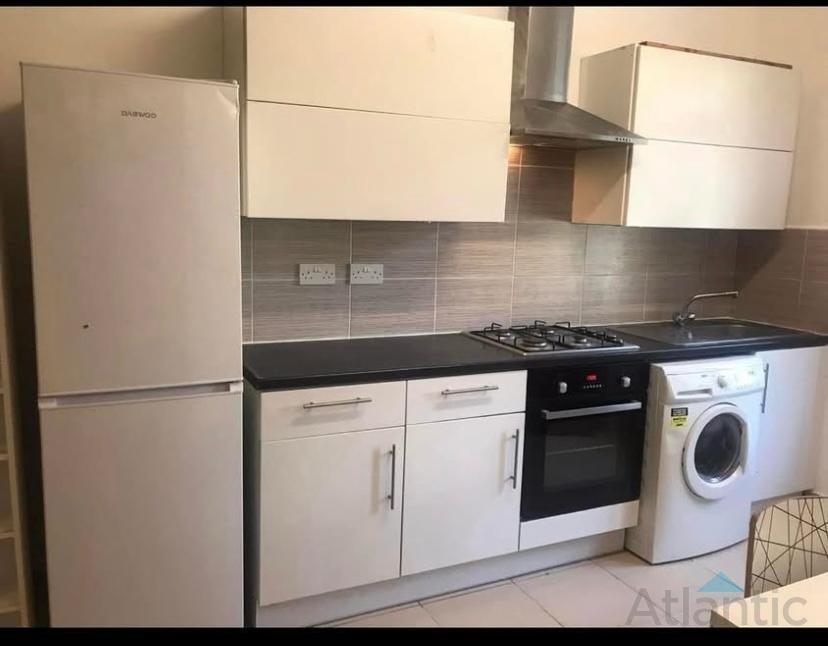 Flat Upsdell Avenue in Greater London