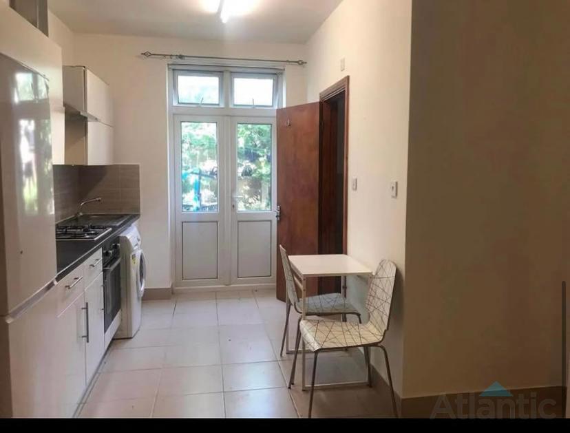Flat Upsdell Avenue in Greater London