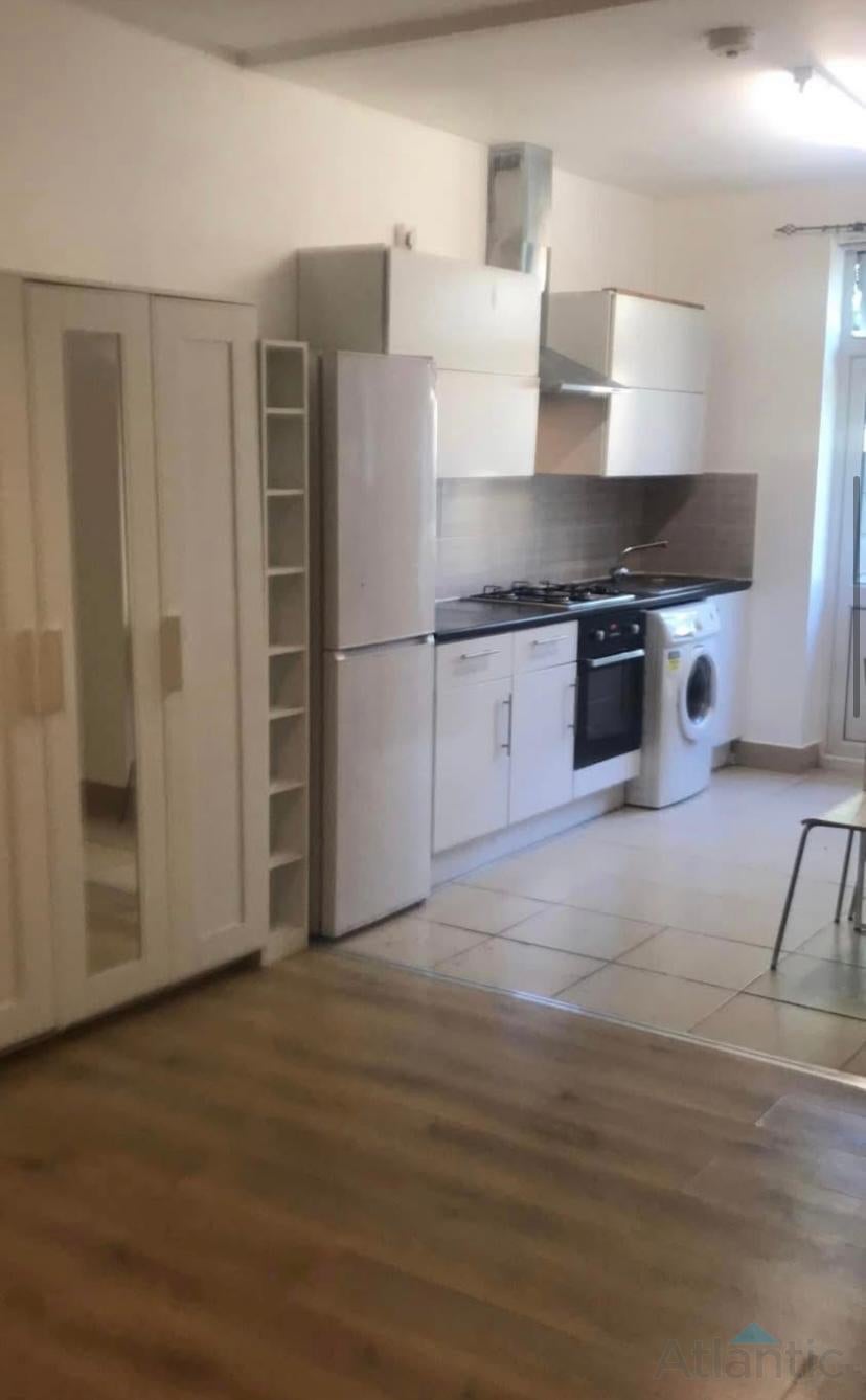 Flat Upsdell Avenue in Greater London