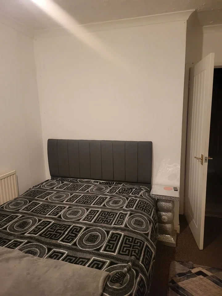 Room Pinewood Close in Salisbury