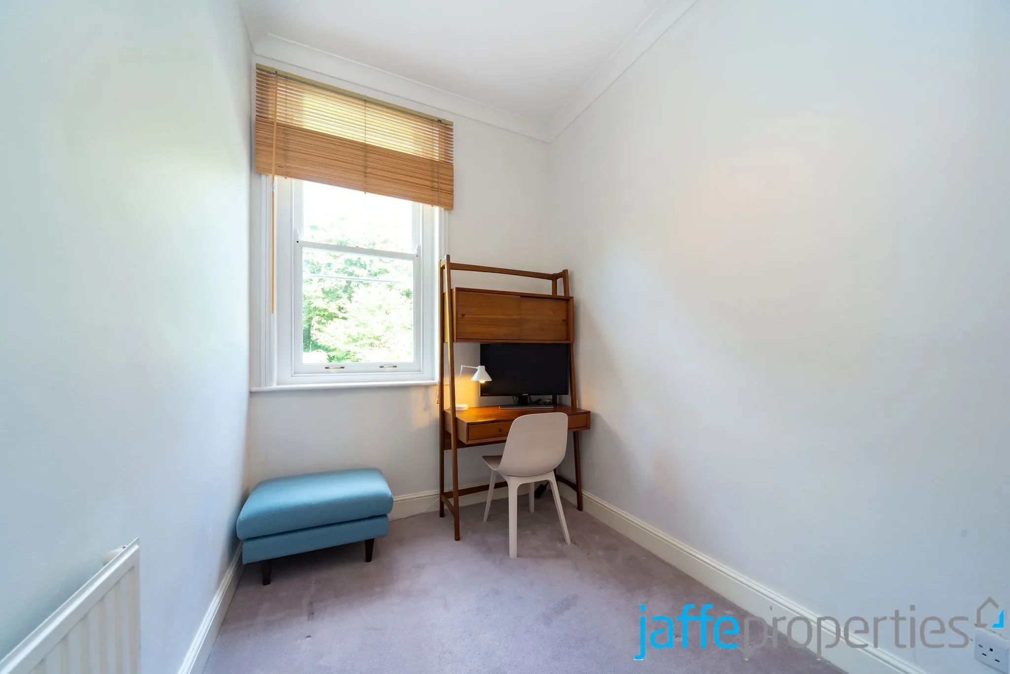 Flat Finchley Road in Greater London