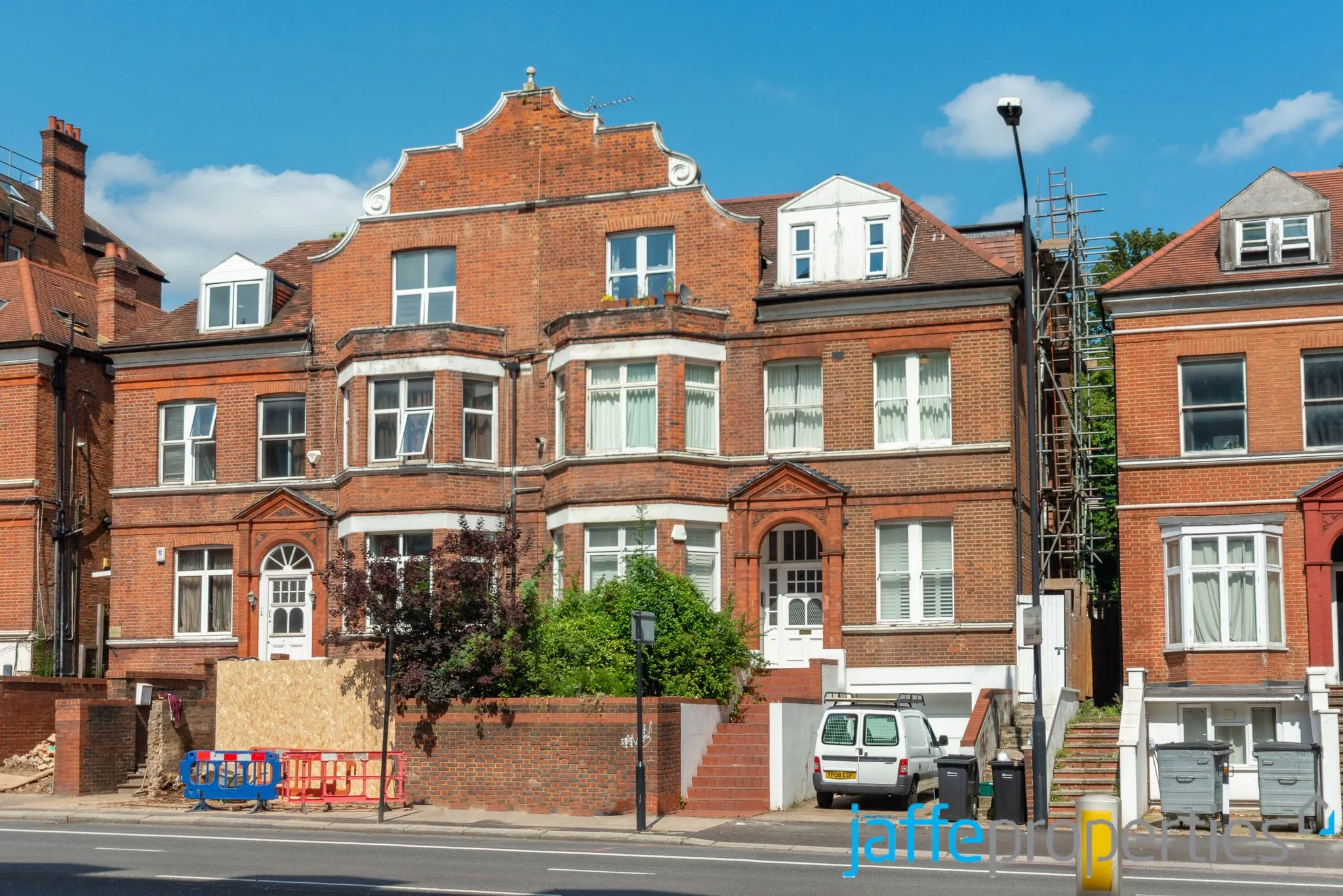 Flat Finchley Road in Greater London