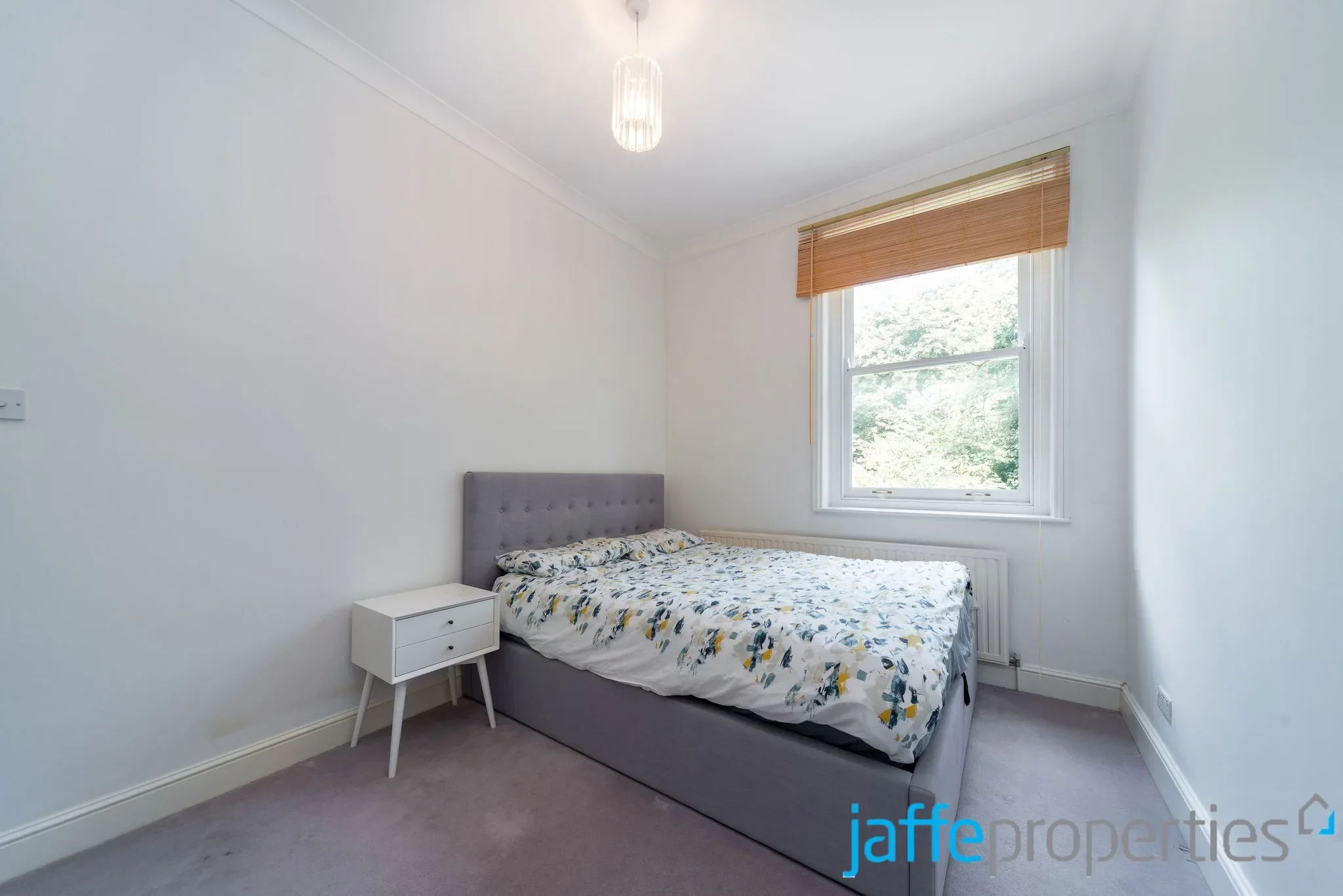 Flat Finchley Road in Greater London