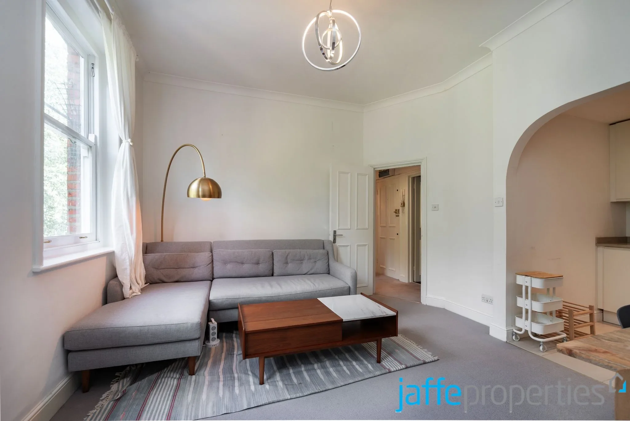 Flat Finchley Road in Greater London