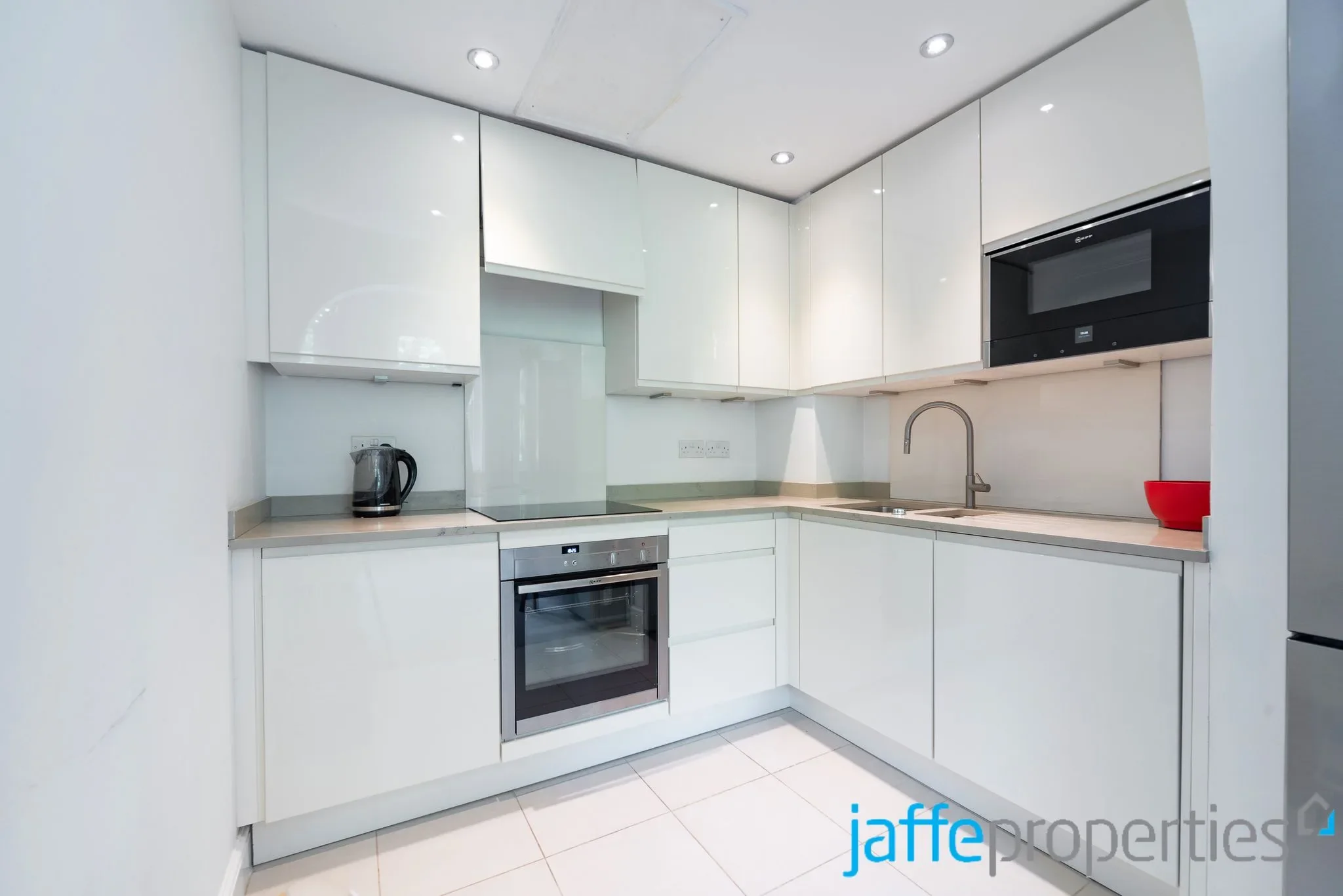 Flat Finchley Road in Greater London