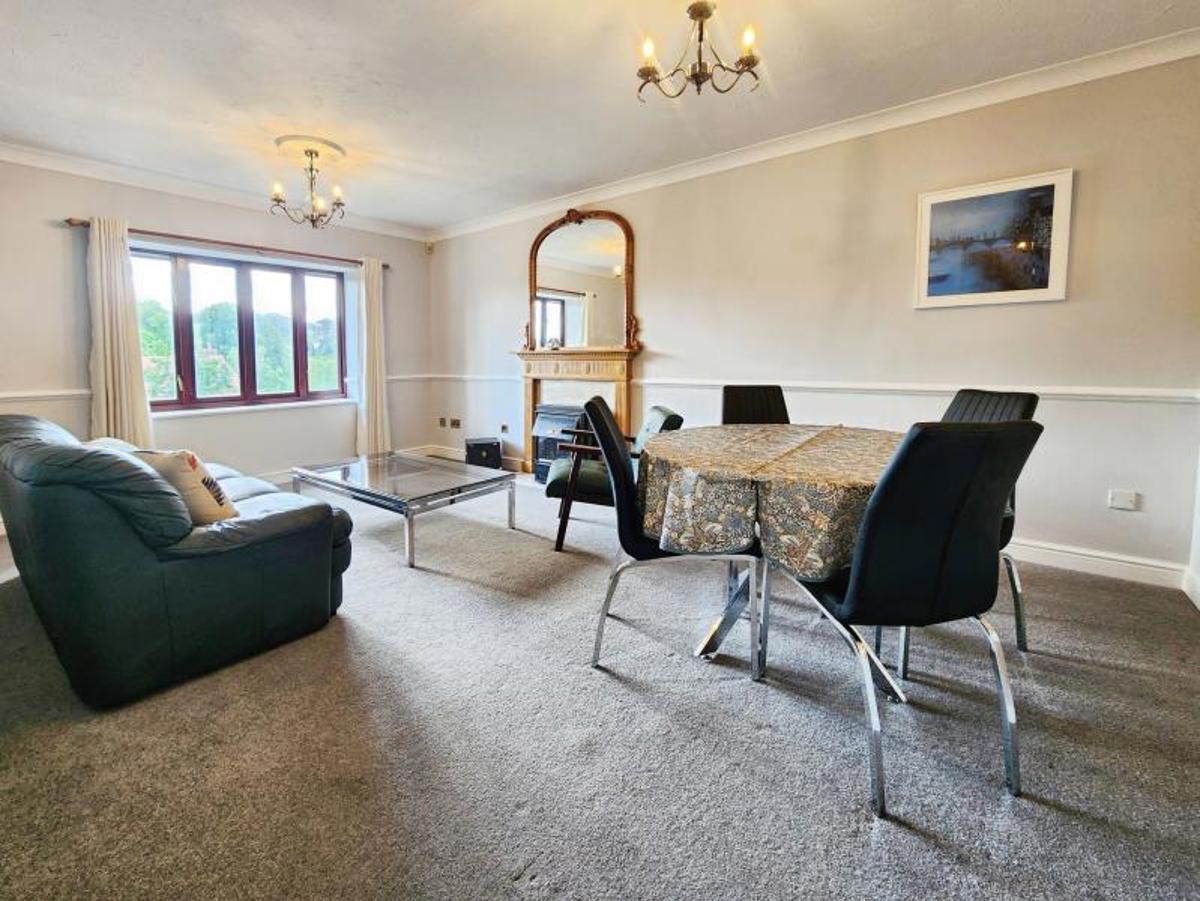 Flat Glenavon Park in Bristol