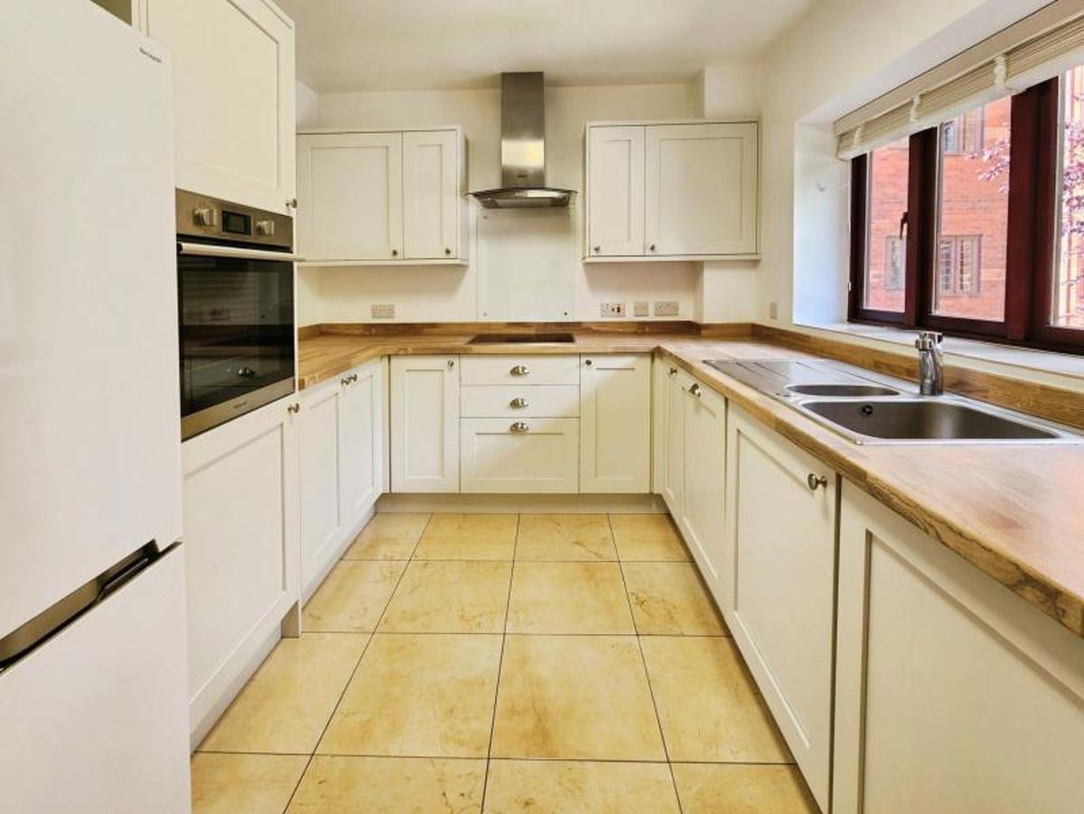 Flat Glenavon Park in Bristol