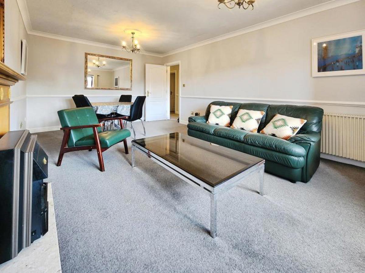 Flat Glenavon Park in Bristol