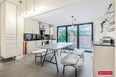 House Deacon Road in Greater London