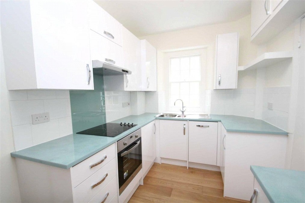 Flat Isis Close in Greater London