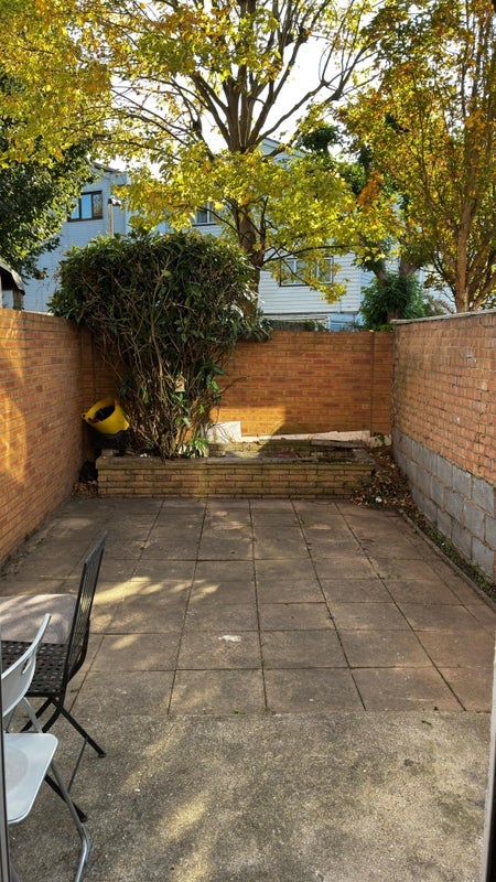 Room Devenay Road in Greater London