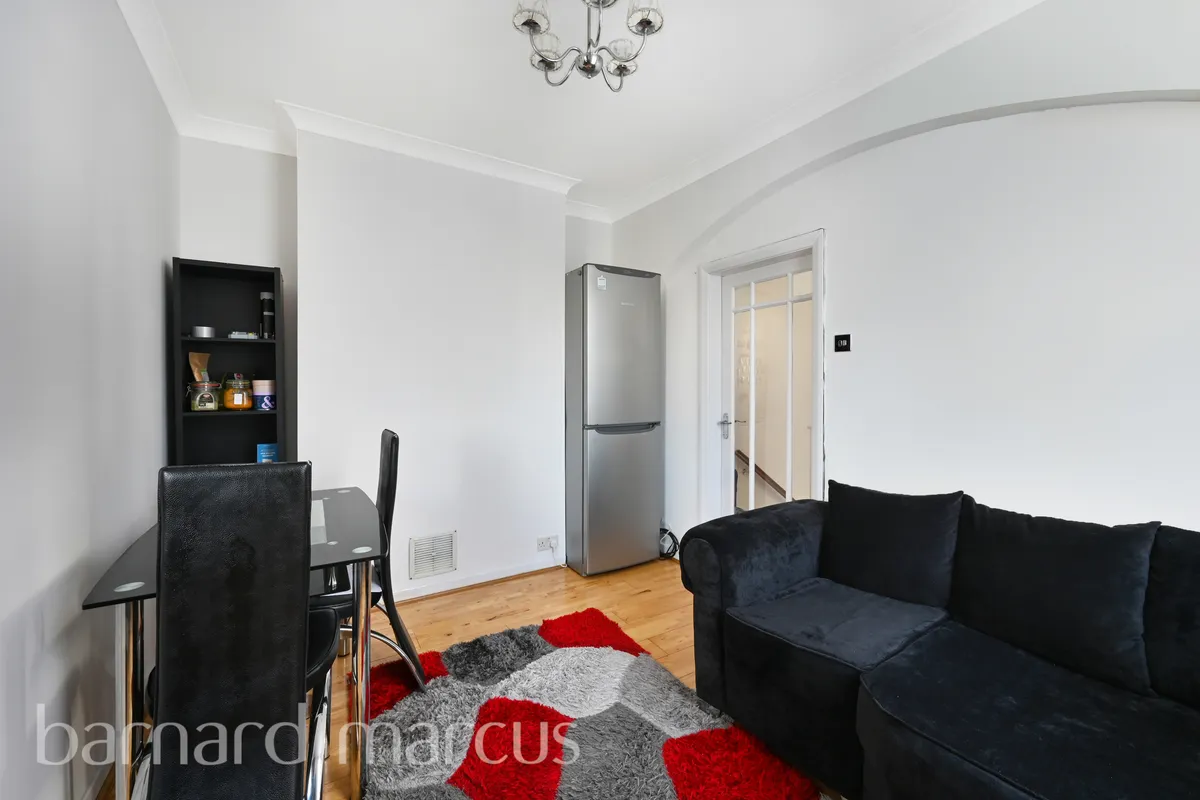 Room Davidson Road in Greater London