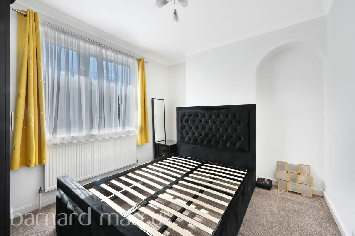 Room Davidson Road in Greater London