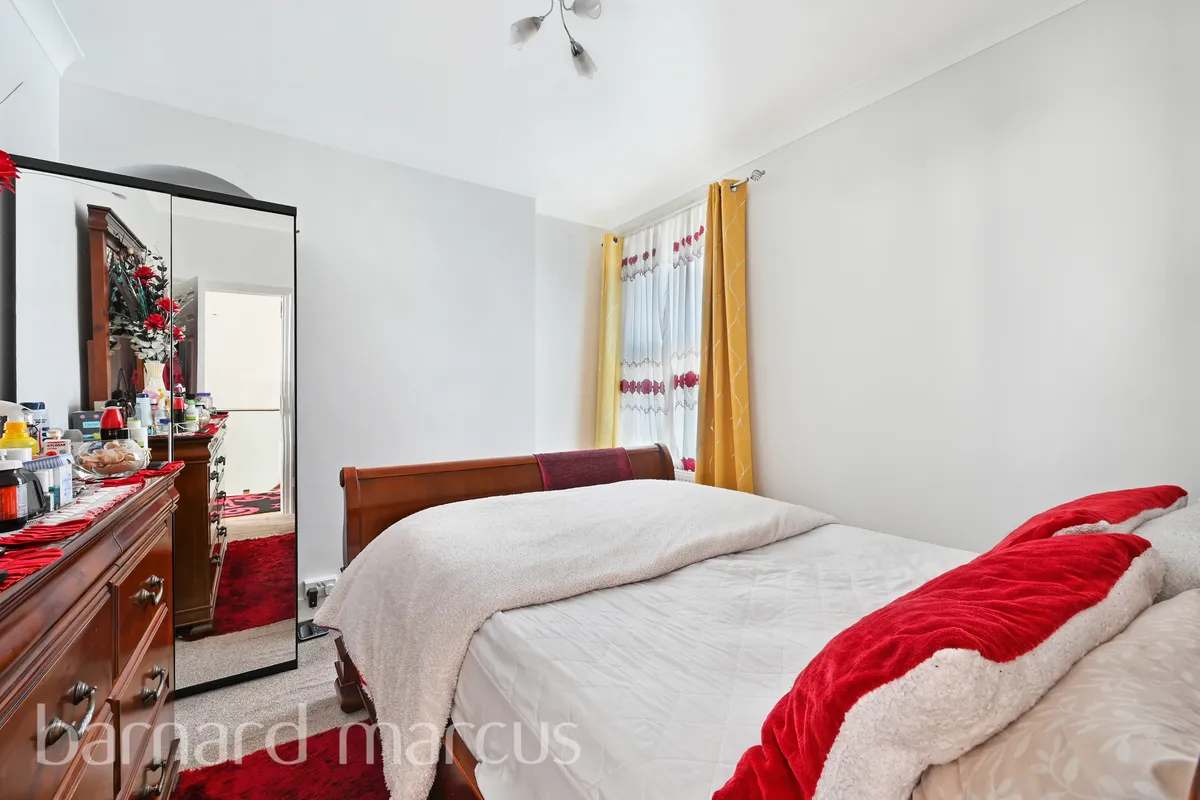 Room Davidson Road in Greater London