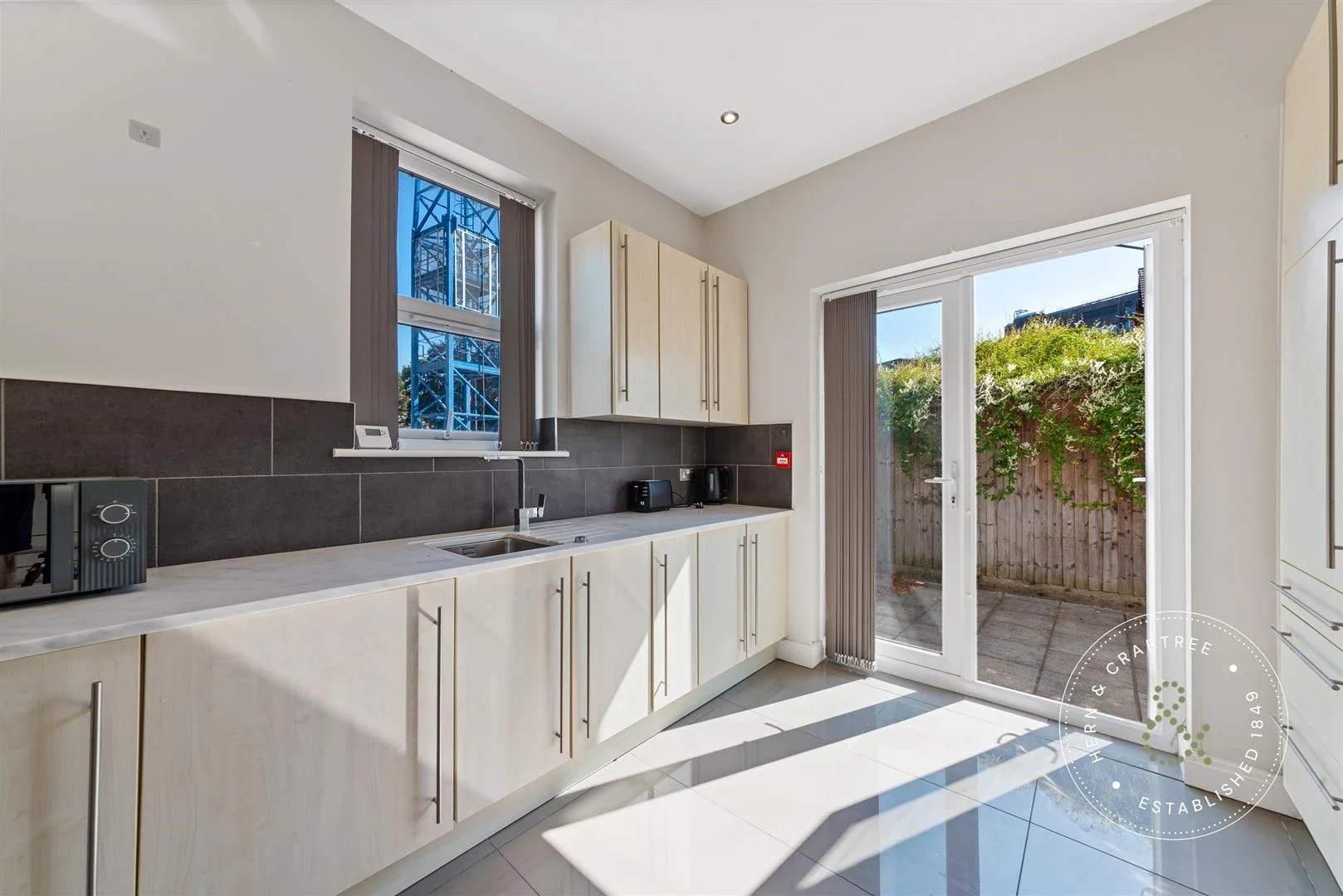 Flat Rawden Place in Cardiff
