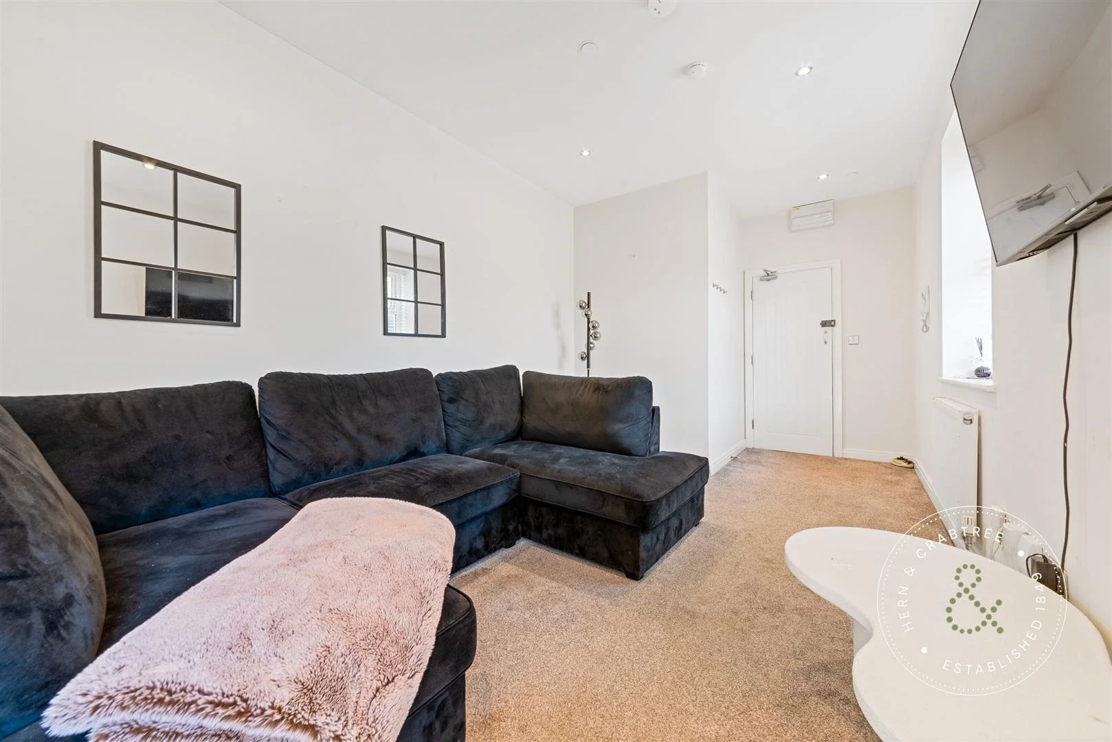 Flat Rawden Place in Cardiff