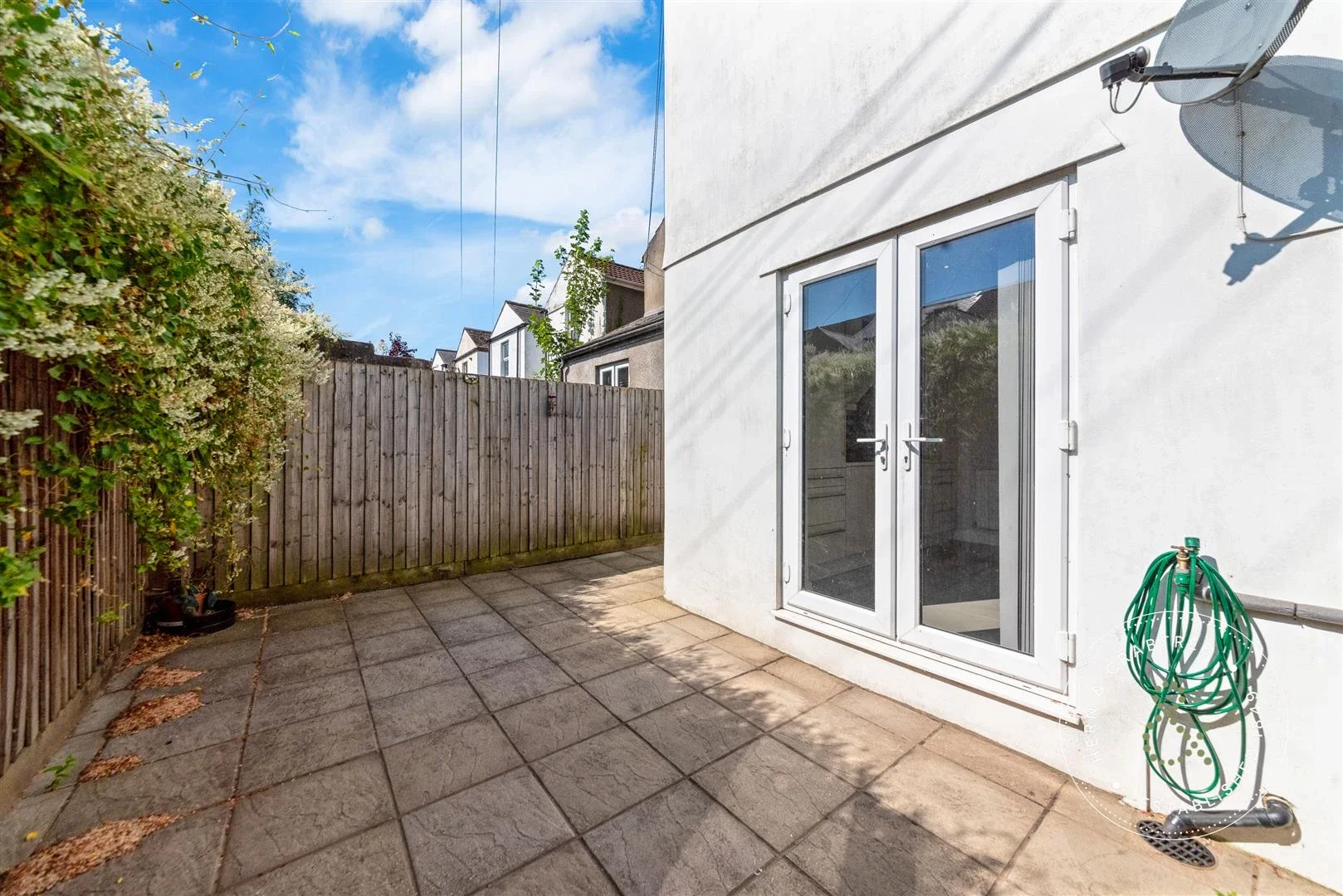 Flat Rawden Place in Cardiff