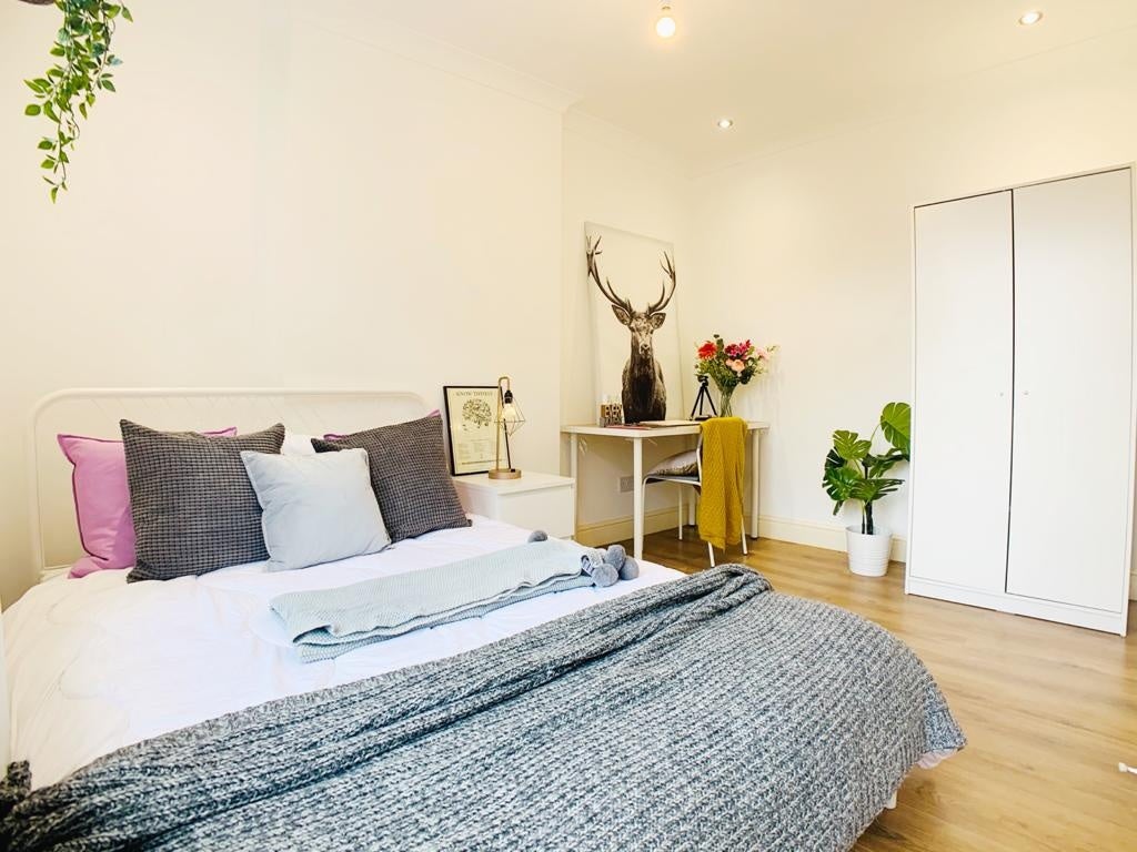 Room Myrdle Street in Greater London