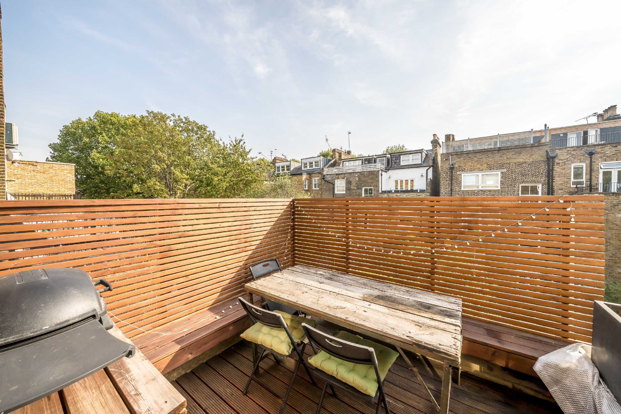 Flat Chesterton Road in Greater London