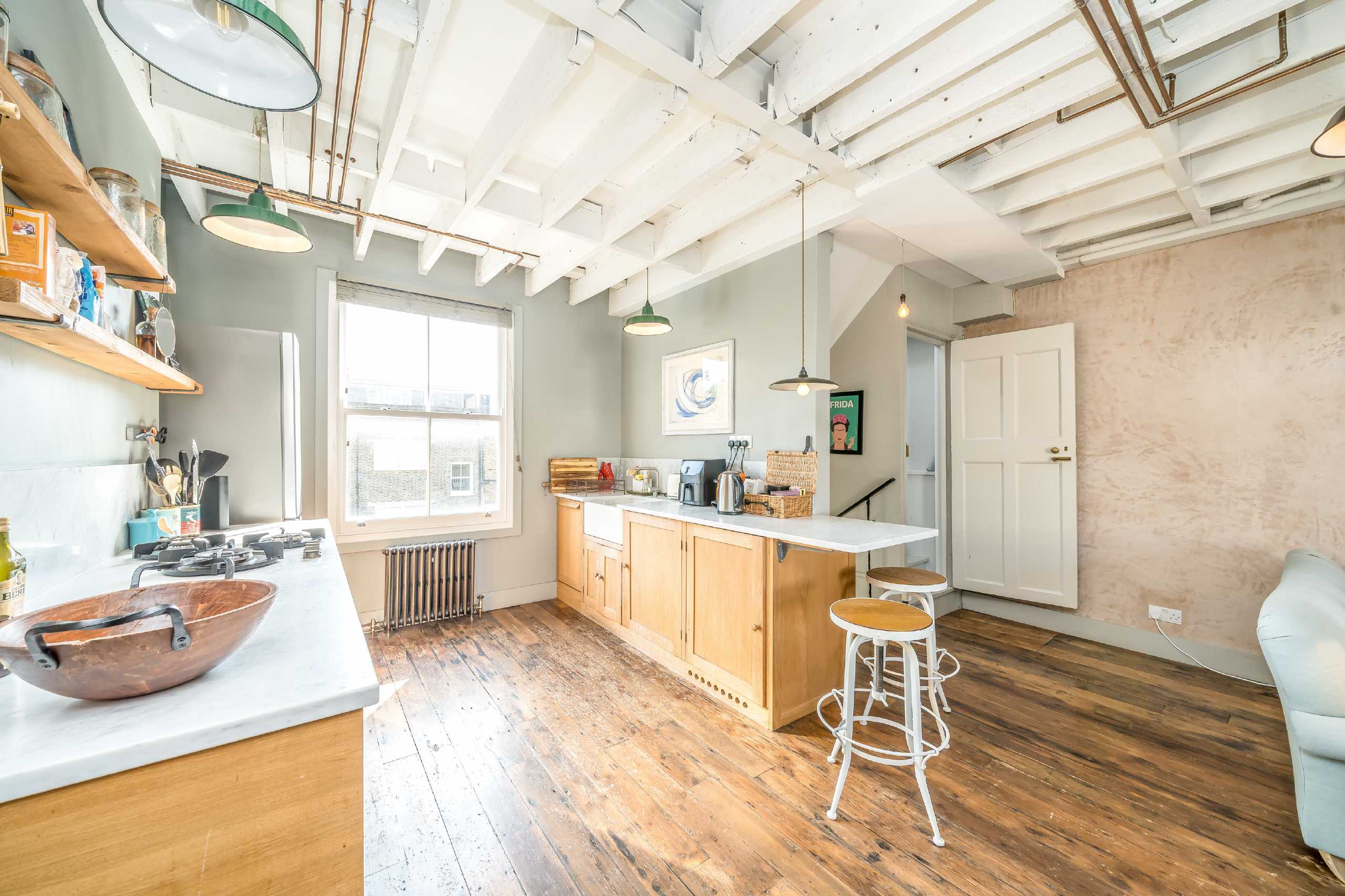 Flat Chesterton Road in Greater London