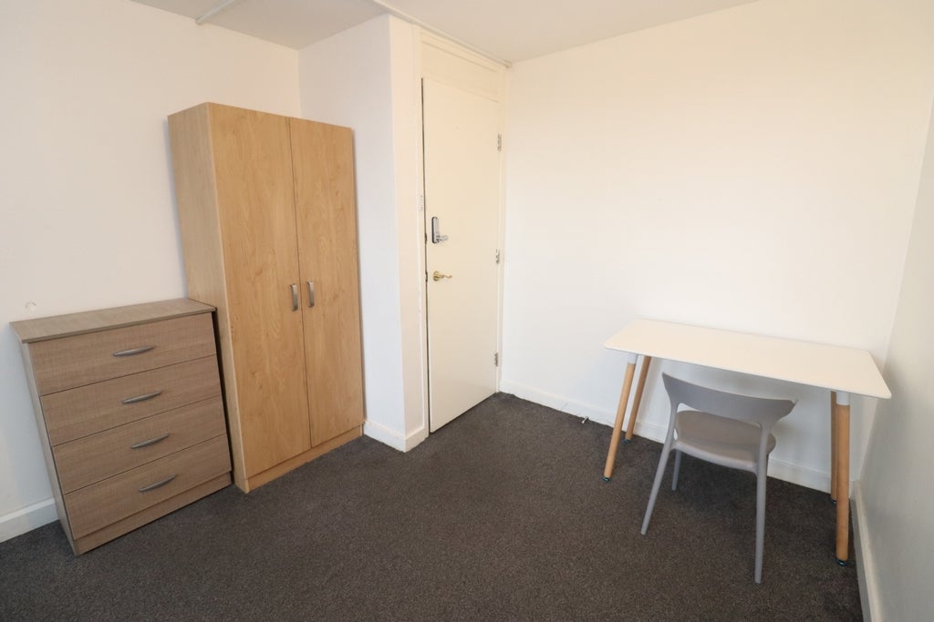 Room Globe Road in Greater London