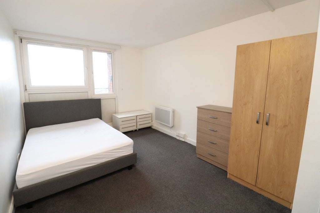 Room Globe Road in Greater London