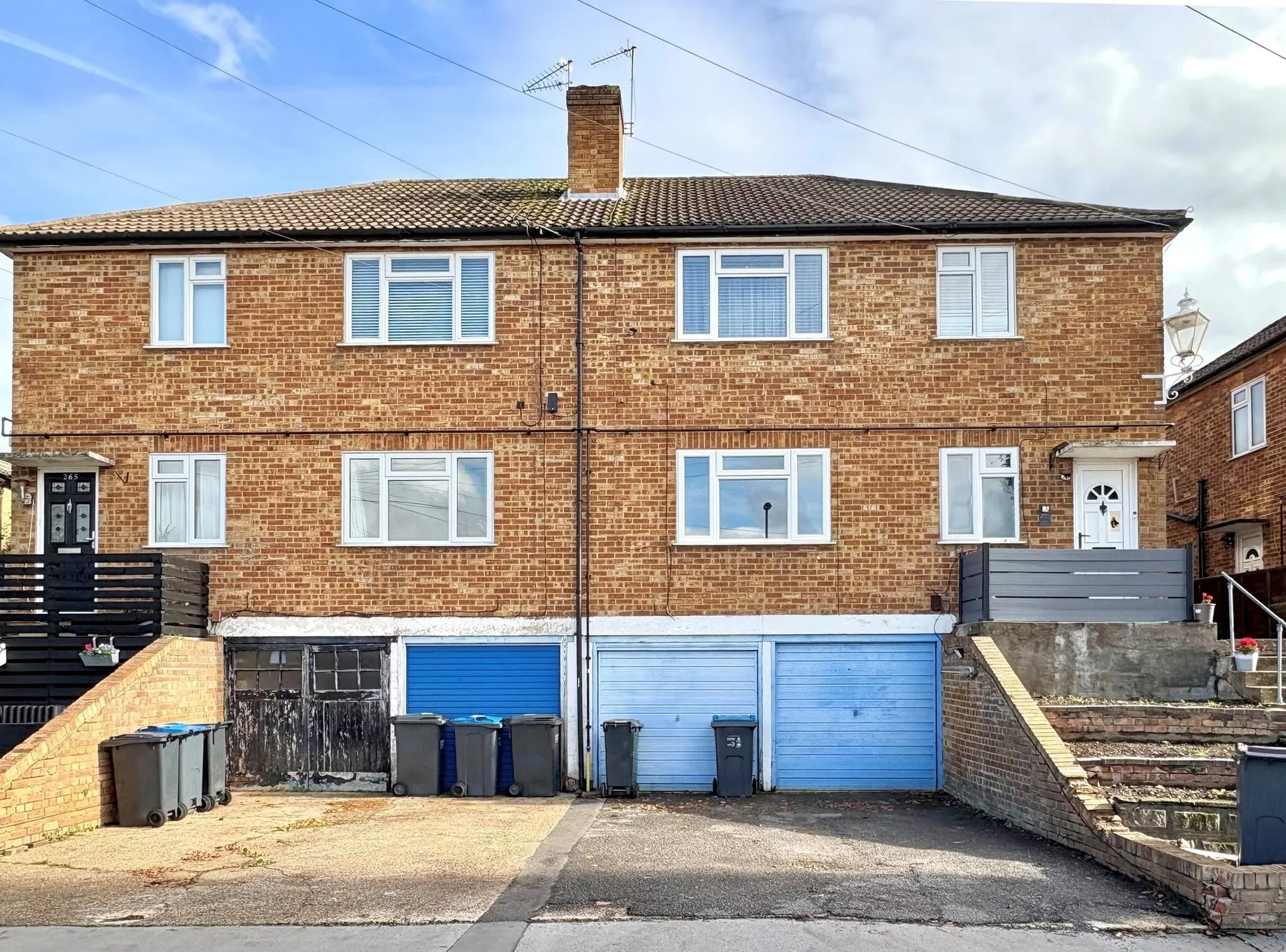 Flat Violet Lane in Greater London