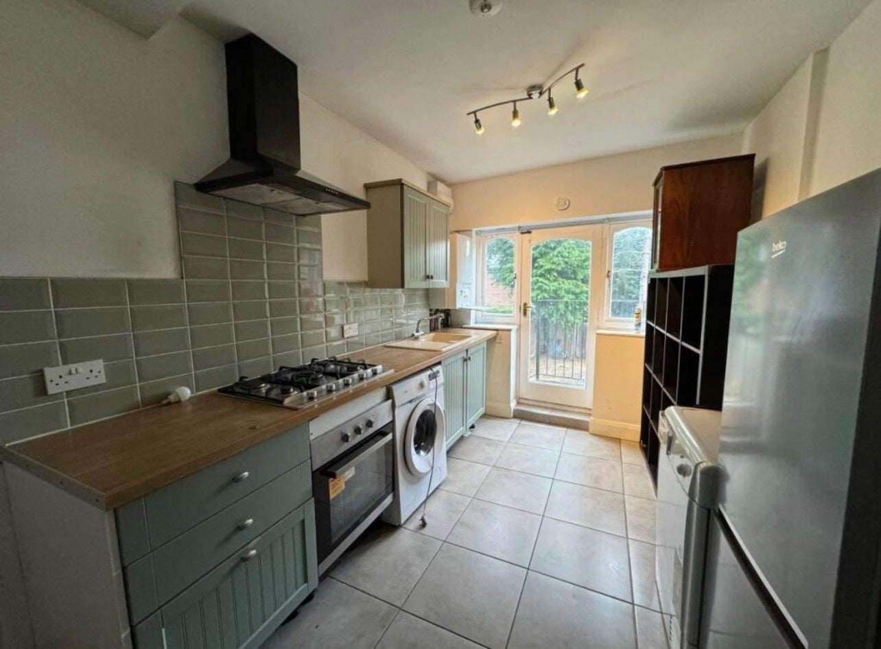 Flat Hughenden Road in High Wycombe