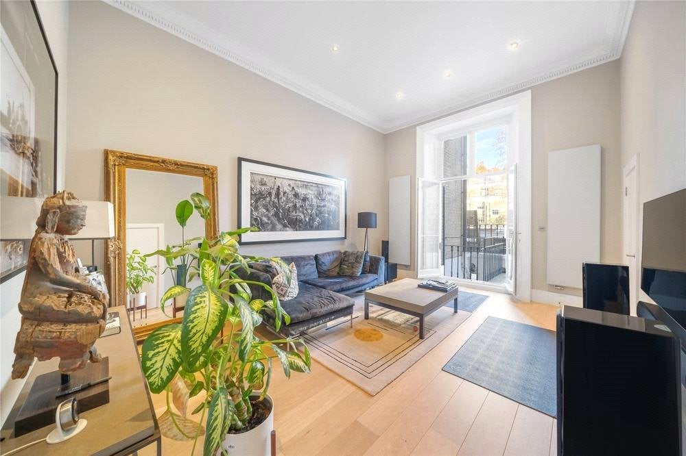 Flat Onslow Gardens in Greater London
