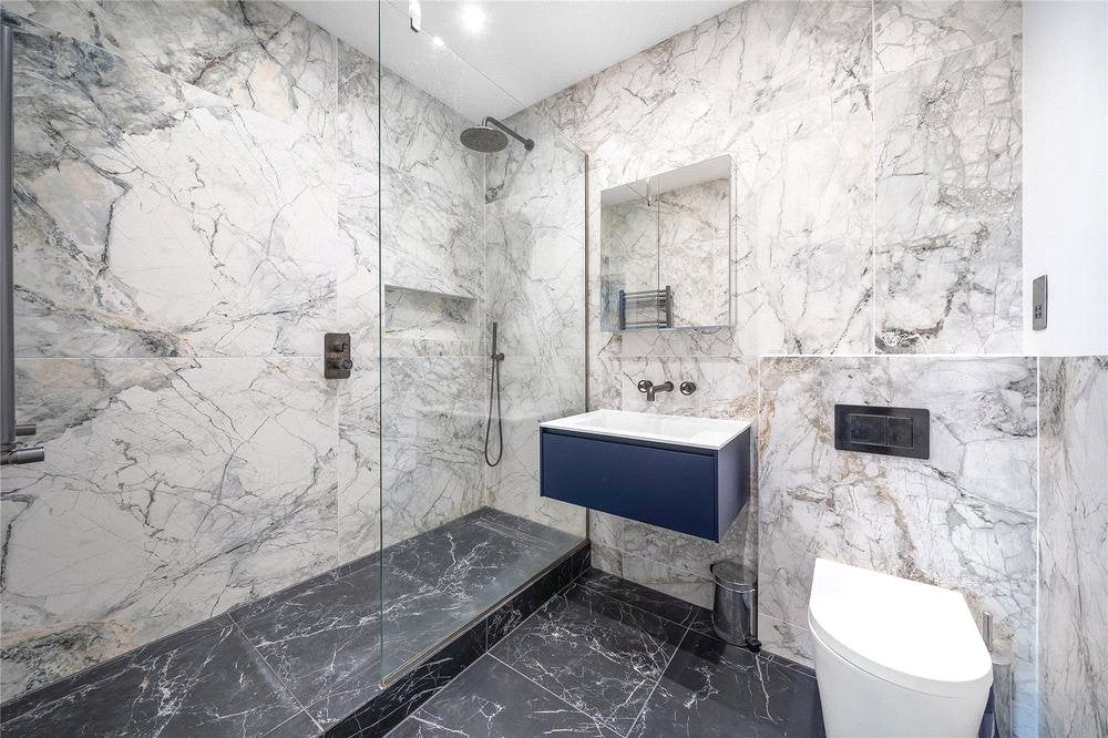 Flat Onslow Gardens in Greater London