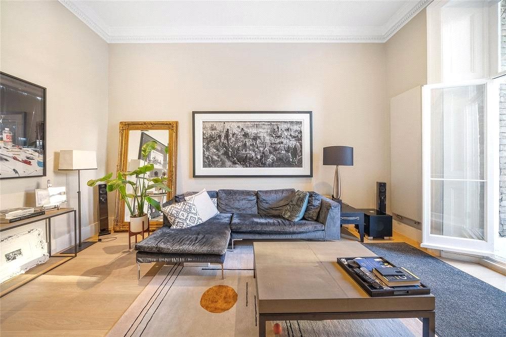 Flat Onslow Gardens in Greater London