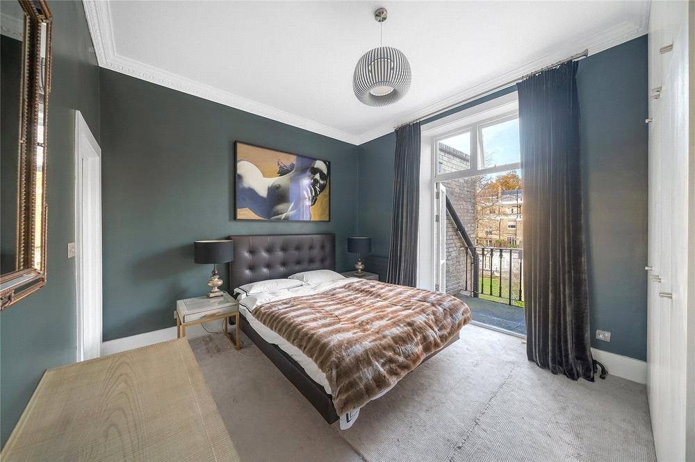 Flat Onslow Gardens in Greater London