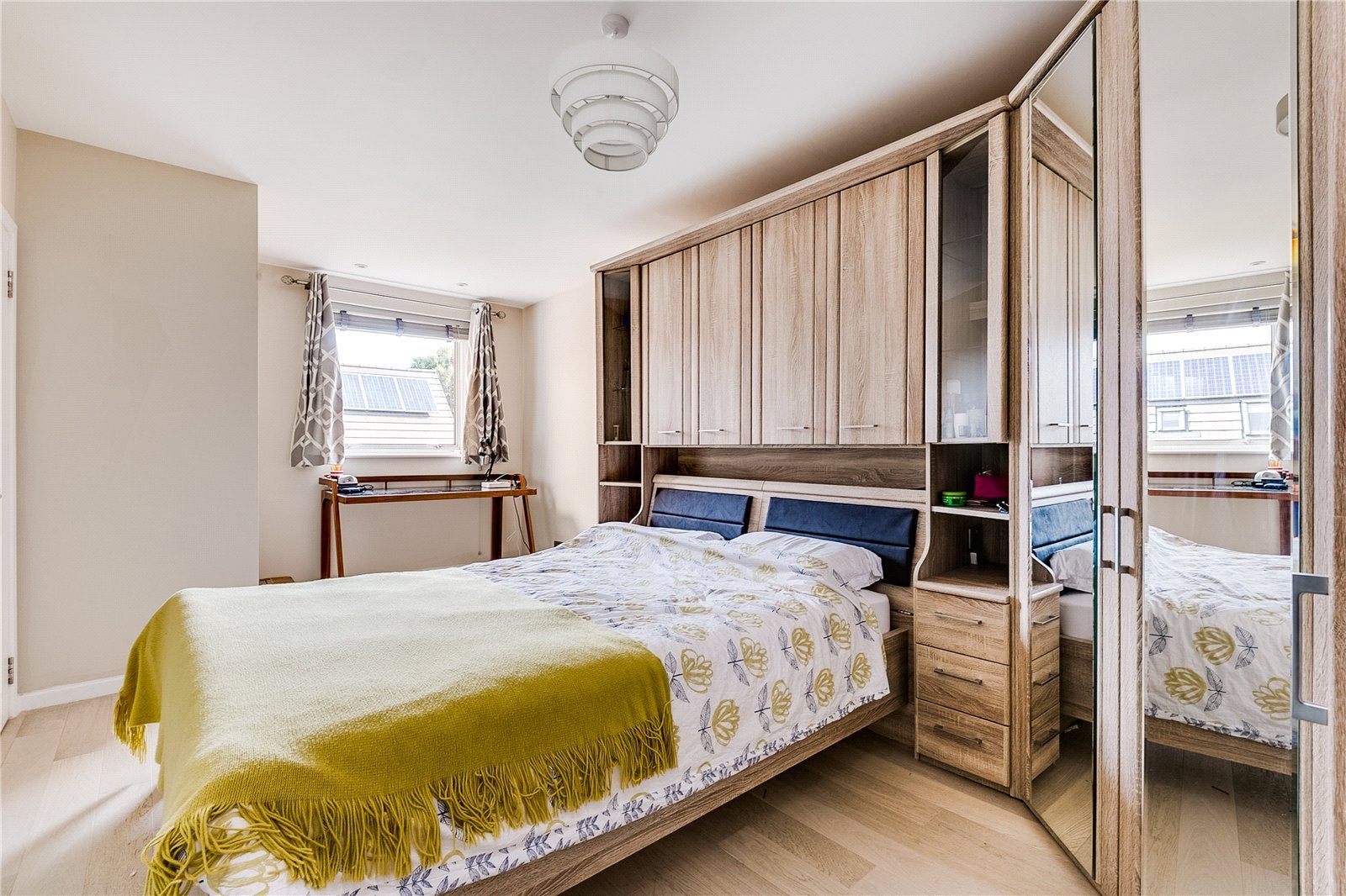 Flat Clarence Avenue in Greater London