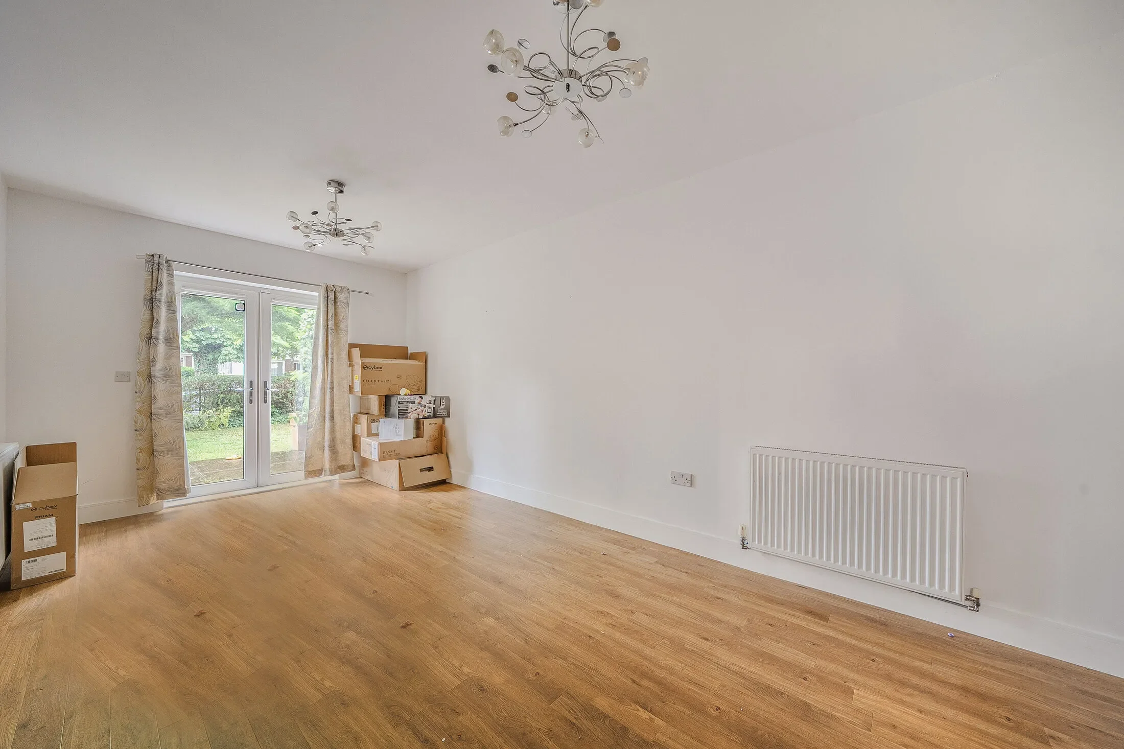 Flat Golden Manor in Greater London
