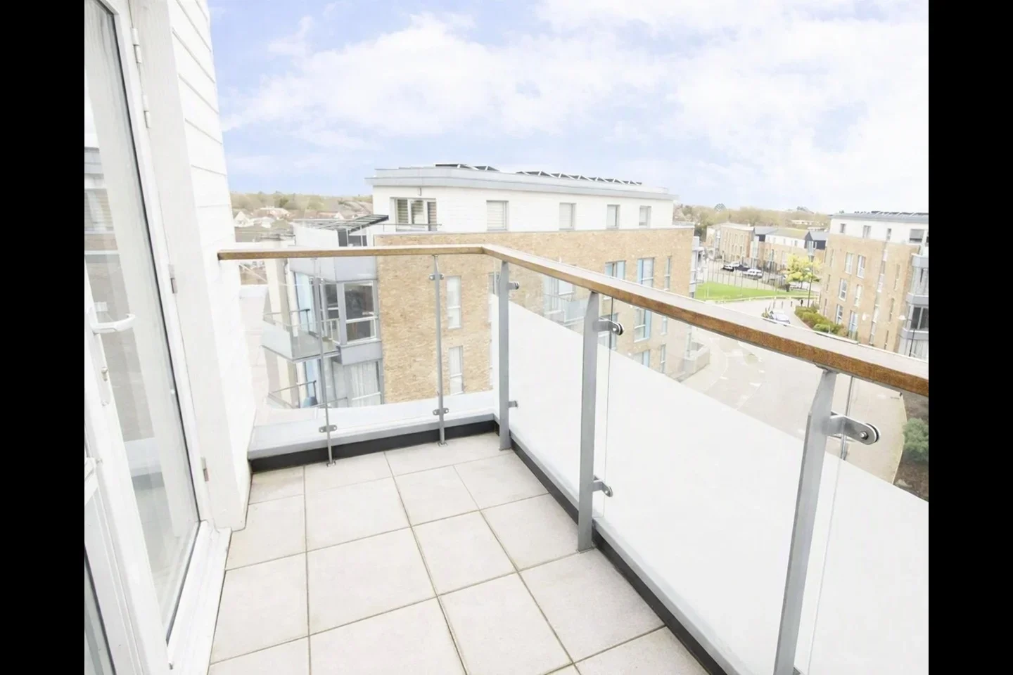 Flat Snowdrop Mews in Greater London