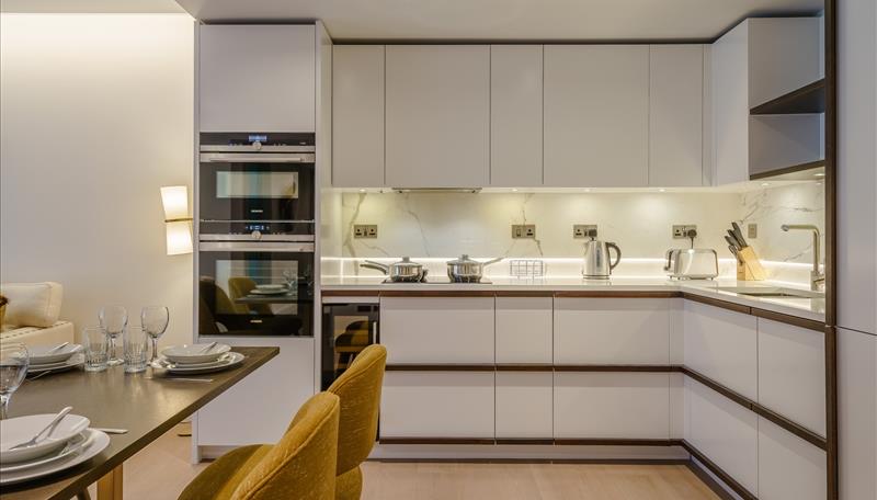 Flat TOTTERIDGE COMMON in London