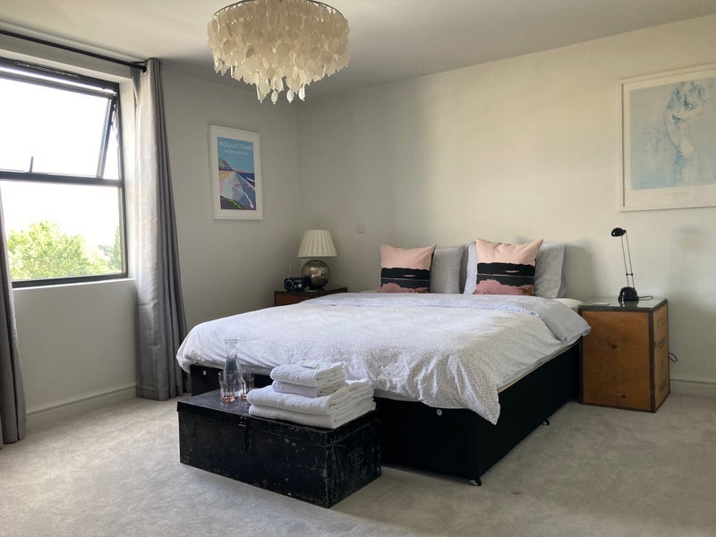 Room Wentworth Road in Bristol