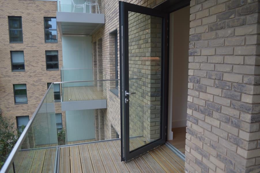 Flat Empire Way in Greater London