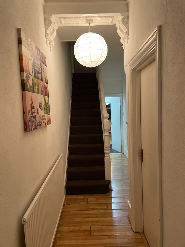 Room Downhills Park Road in Greater London