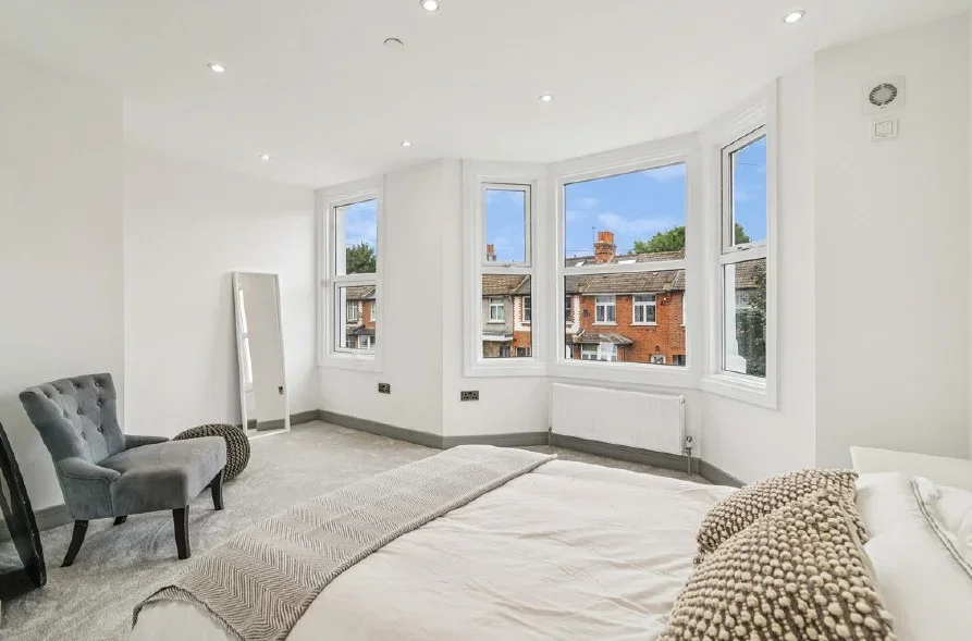 Flat Westcote Road in Greater London
