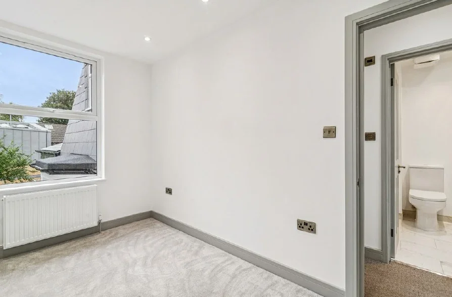 Flat Westcote Road in Greater London