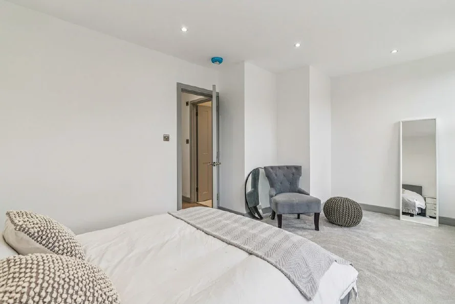 Flat Westcote Road in Greater London