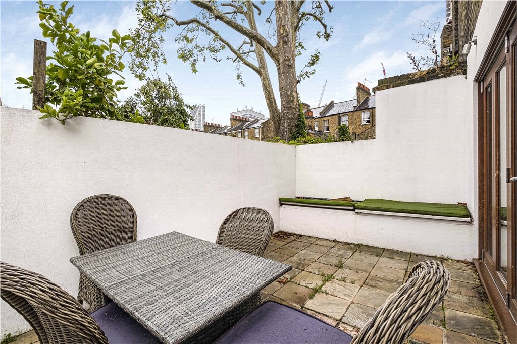 Flat Brook Drive in Greater London